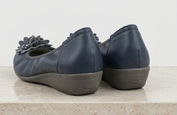 Black Floral Comfort Ballet Flats - Image 4