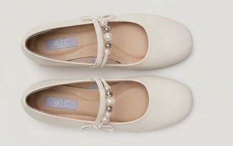 Bow & Pearl Accent Mary Jane Block Heel Pumps - Image 6