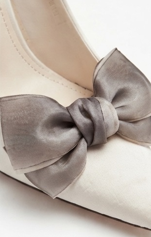 White Pointed-Toe High Heels with Grey Bow Accent - Image 2